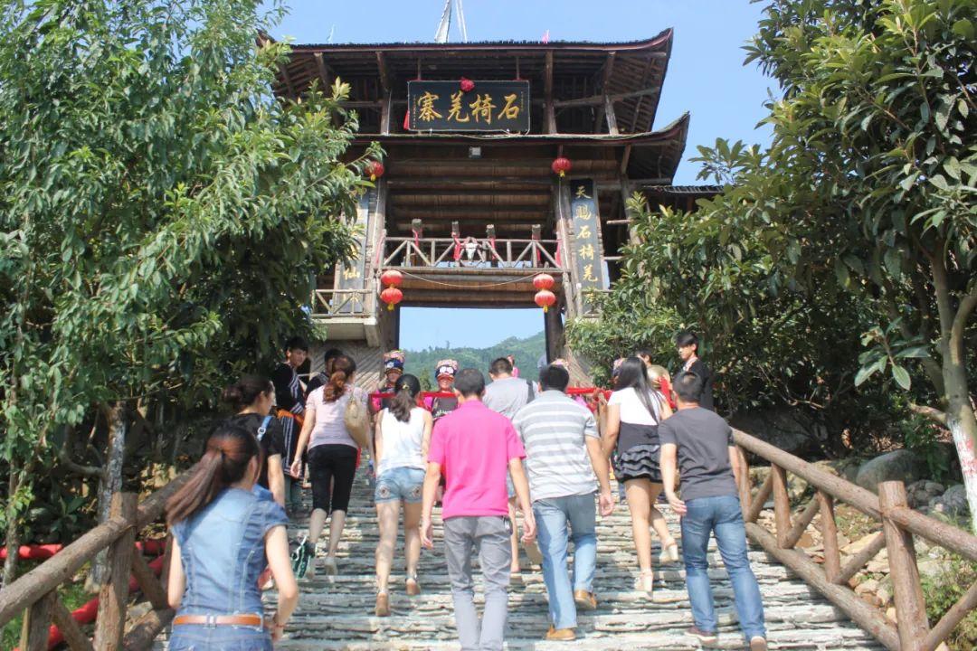 石椅羌寨让乡村旅游更有“羌”调