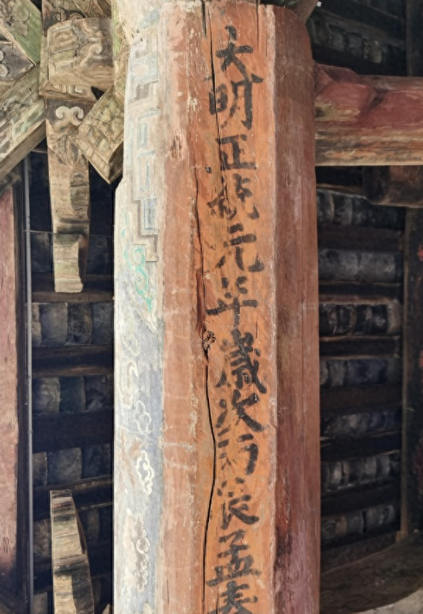 芙蓉四季鱼泉寺寻古 鱼跃山泉中，深山古寺幽