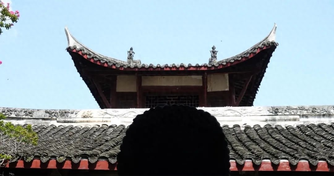 芙蓉四季鱼泉寺寻古 鱼跃山泉中，深山古寺幽
