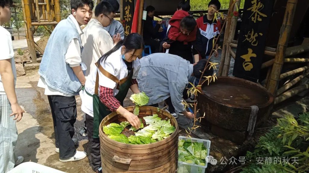 春日踏青探仙草 产教融合绘新篇  合江县高级职业中学红岩坪石斛研学记