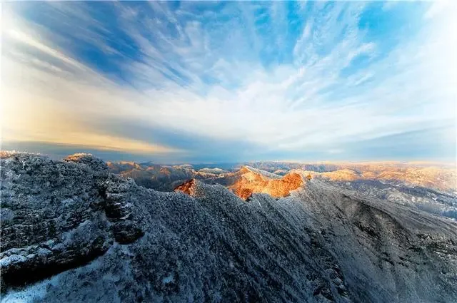 四川光雾山：白雪引客冰为媒