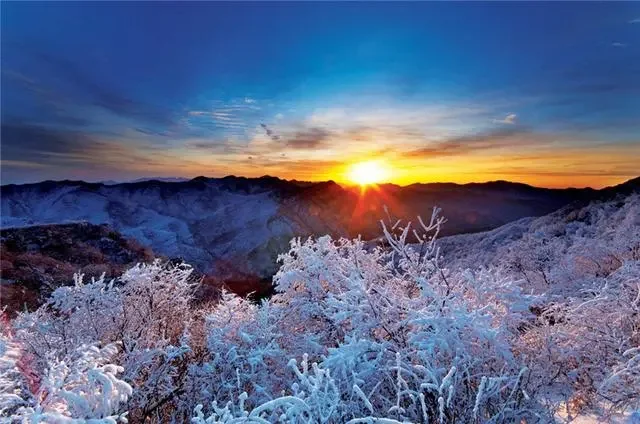 四川光雾山:白雪引客冰为媒