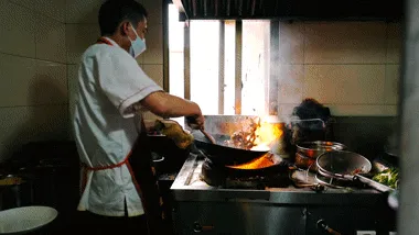 没有一只兔子能活着离开自贡 没有一个人能吃完走得动路