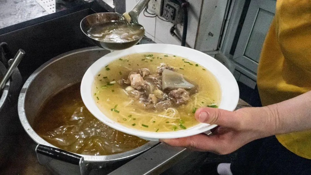 没有一只兔子能活着离开自贡 没有一个人能吃完走得动路
