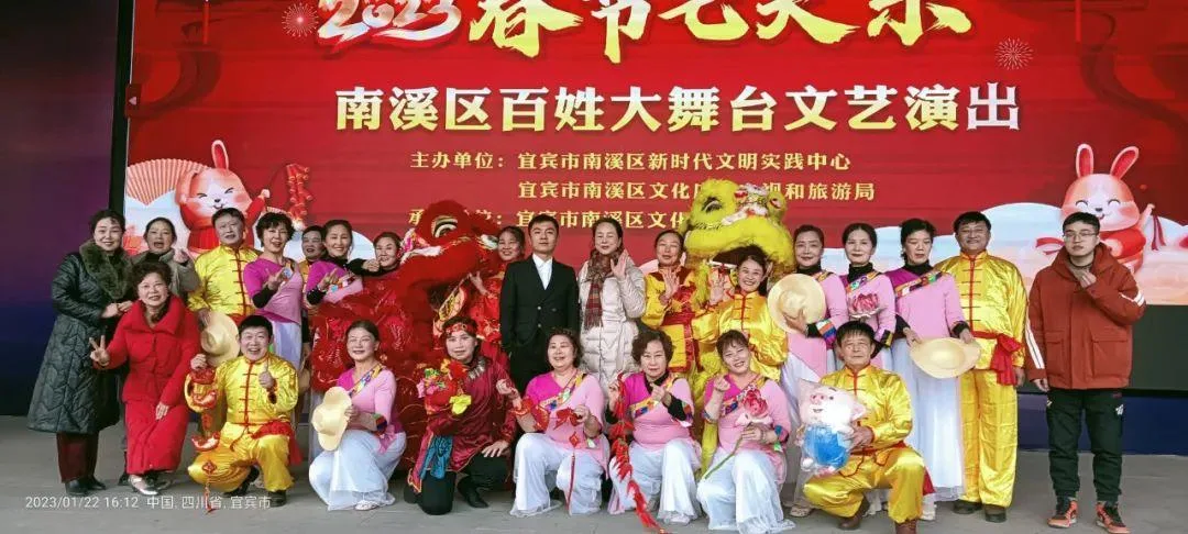 “五一”节 古街霓虹下 江语夜南溪