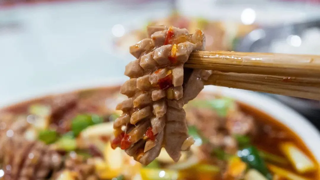 没有一只兔子能活着离开自贡 没有一个人能吃完走得动路