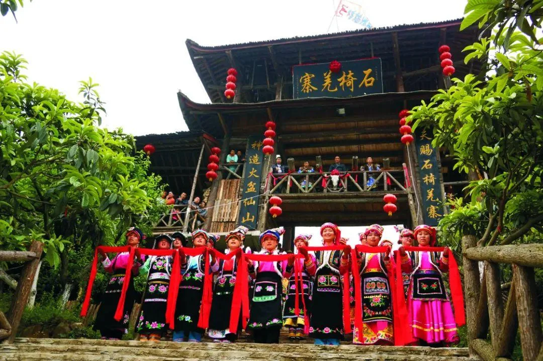 石椅羌寨让乡村旅游更有“羌”调