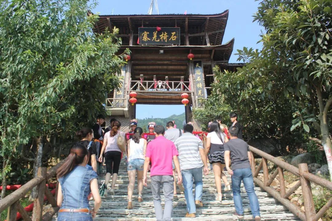 石椅羌寨让乡村旅游更有“羌”调