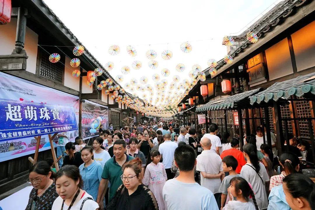 潼川古城小吃街:千年文化一古城,一街美食梦留香