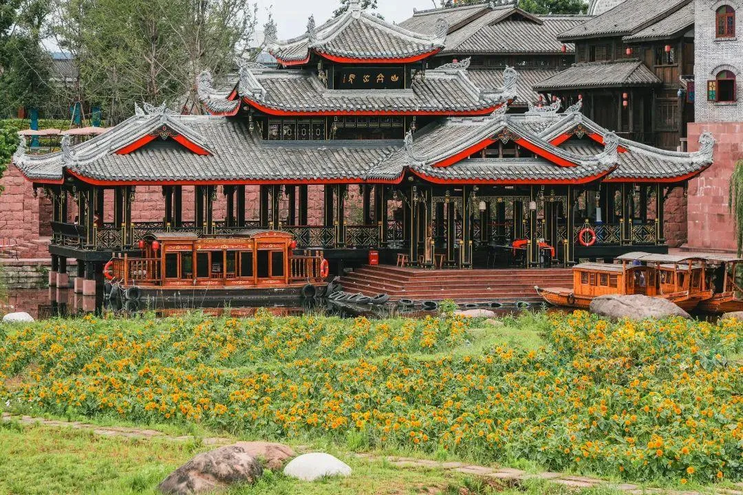 宜宾李庄古镇藏有向日葵花海,错过等明年