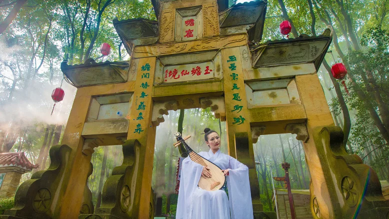 仙境!摩崖石刻、十八罗汉、千手观音,“江南小桂林”藏不住了