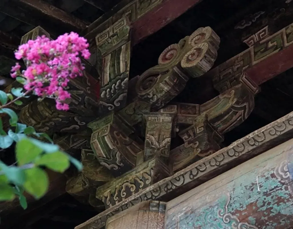 芙蓉四季鱼泉寺寻古 鱼跃山泉中,深山古寺幽
