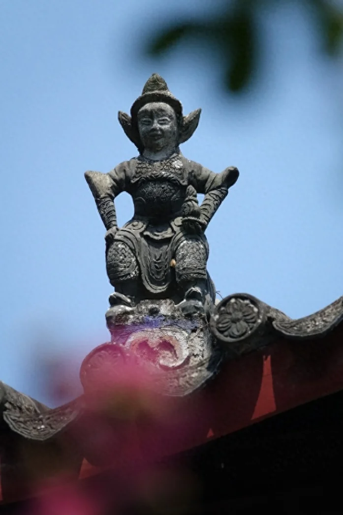 芙蓉四季鱼泉寺寻古 鱼跃山泉中,深山古寺幽