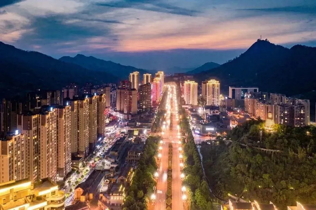 用脚步丈量兴文的美好,在秋日来一场City Walk吧!