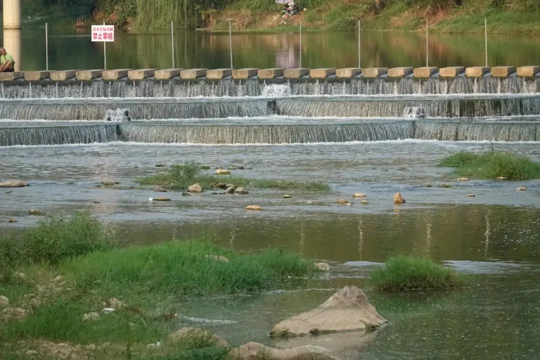 芙蓉四季【“村”游攻略】出城5分钟,这处水墨山村值得你来一次溯溪