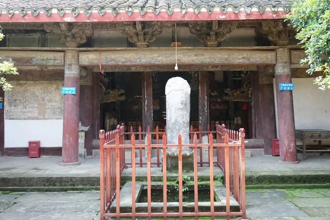 芙蓉四季鱼泉寺寻古 鱼跃山泉中,深山古寺幽