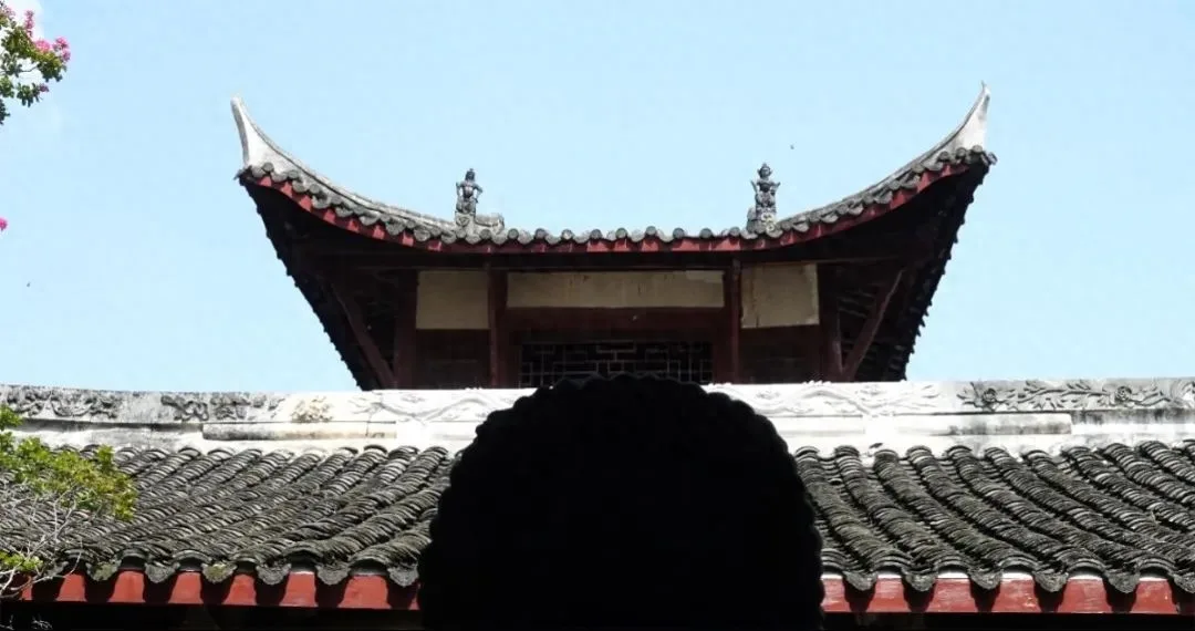 芙蓉四季鱼泉寺寻古 鱼跃山泉中,深山古寺幽