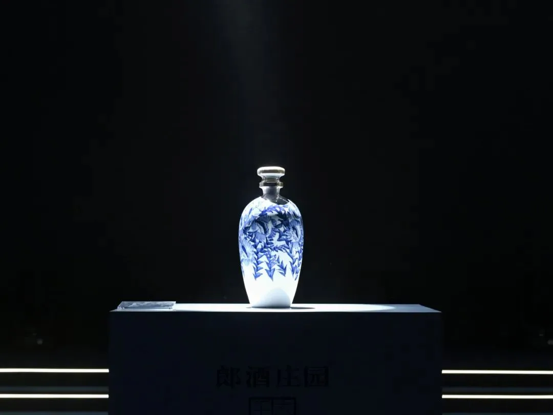 郎酒庄园陶瓷艺术节启幕!百名大师走进百年郎酒