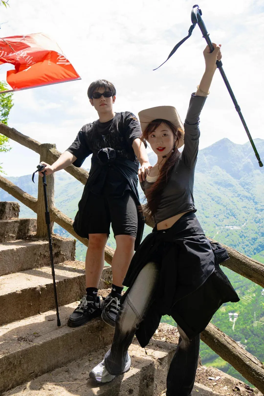 全网招募,免费徒步九皇山!本周末,百人徒步天团陪你一起挑战千仞绝壁栈道!