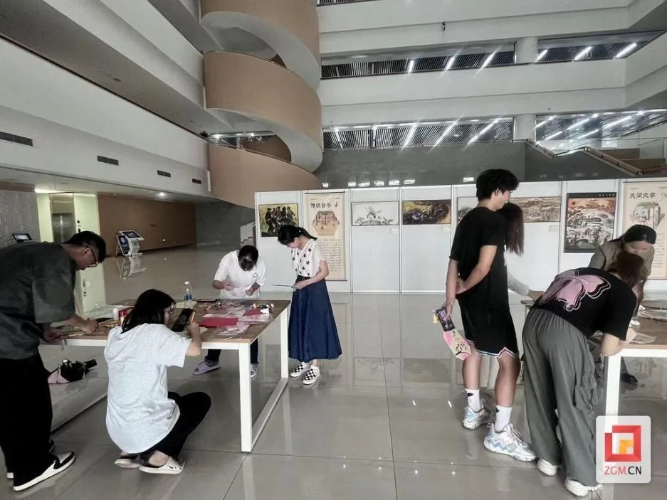 四川轻化工大学举办非遗主题展览吸引众学子前来欣赏