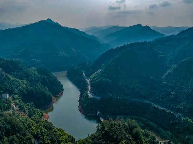 泸州这条乡村公路美出圈!