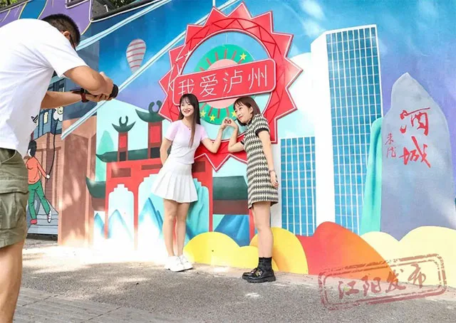 泸州这里的墙绘“超出片” 春节快来打卡,人少!