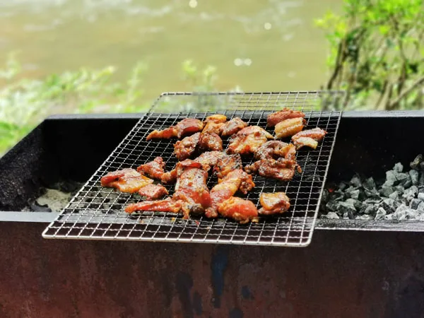 泸一手:烧烤里的烟火人间