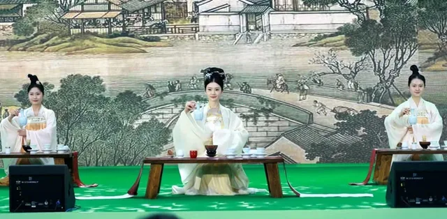 让绿叶子成为金名片 | 纳溪区:打造百亿茶产业(图2) 茶2.jpg