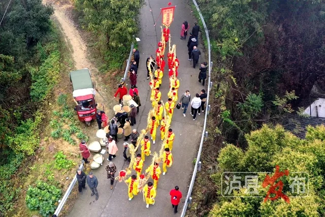 热闹!泸县上千人相约龙贯春会