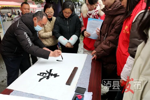 热闹!泸县上千人相约龙贯春会(图6) 6.jpg