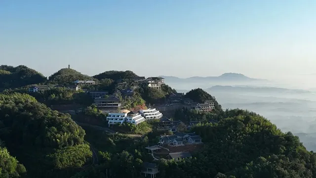我们顶峰见!今天,一起登顶龙卦山