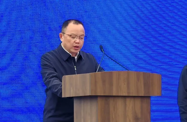 泸州市白酒产业生态链重点项目现场拉练暨赤河左岸项目开工仪式举行