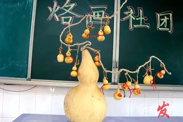 木板上作画,葫芦上生花,泸县这个烙画社团超有趣(图6) 640-(5).jpg