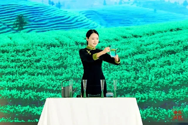 纳溪“特早茶”成都签约1.33亿元