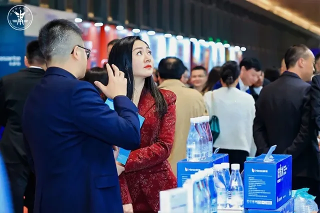 低氘水清 泸商情浓丨纳溪区委书记向千名泸商推介低氘水