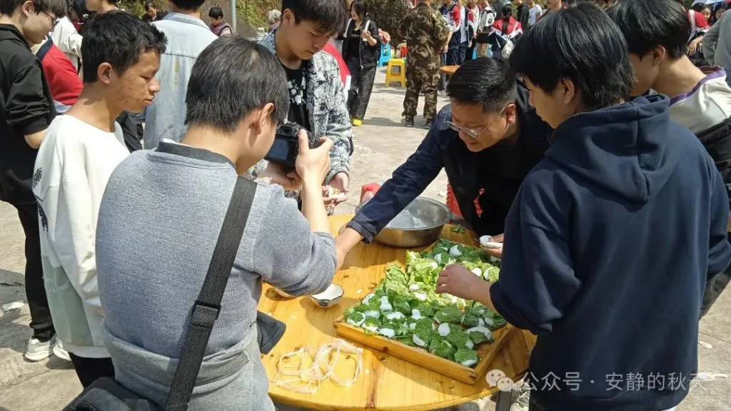 春日踏青探仙草 产教融合绘新篇 合江县高级职业中学红岩坪石斛研学记