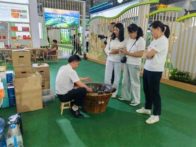 当茶遇上酒和香囊丨泸州茶企跨界破圈,四川国际茶博会上揽金812万(图3) 3.jpg