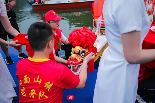 直击!宜宾这场龙舟赛好闹热!