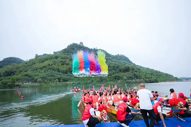 直击！宜宾这场龙舟赛好闹热！