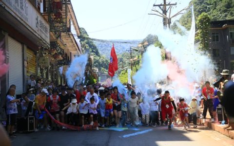 古蔺县2025年第十四届黄荆老林英雄会启幕 文旅融合绘就“烟火”黄荆