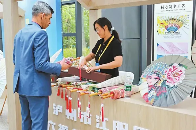 从“一场展”到“常年购”泸州搭建全链条赋能生态圈(图3) 水果3.jpg