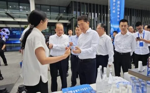泸州造“核奥低氘水” 亮相全省重点场景项目推介活动