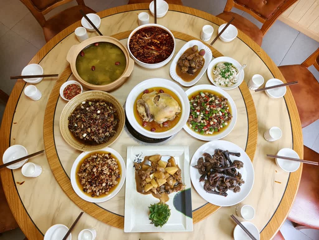 古蔺:一鸡多变!白泥全鸡宴邀你上桌(图3) 鸡3.jpg