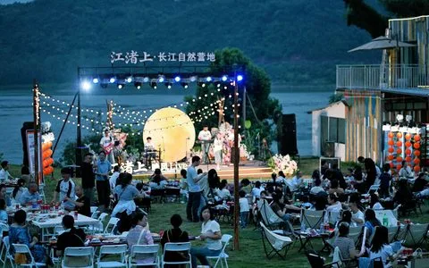 赴长江之约！泸州江渚上自然营地，藏在崖岸山林间的治愈秘境