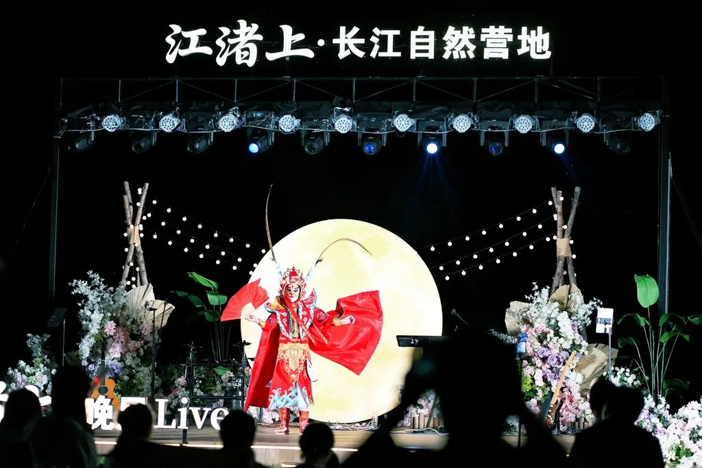 赴长江之约!泸州江渚上自然营地,藏在崖岸山林间的治愈秘境