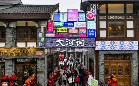 坐公交寻味泸州大河街！周末解锁地道美食