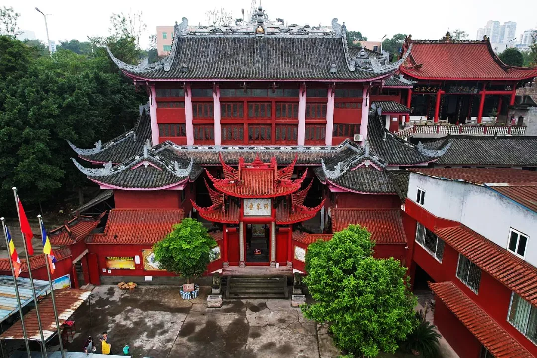 泸州也有一座建在悬崖上的“百年古寺”,你知道在哪里吗?