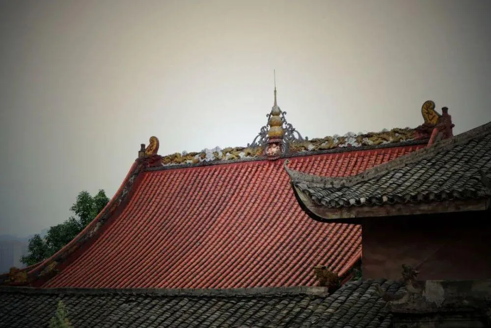 泸州也有一座建在悬崖上的“百年古寺”,你知道在哪里吗?