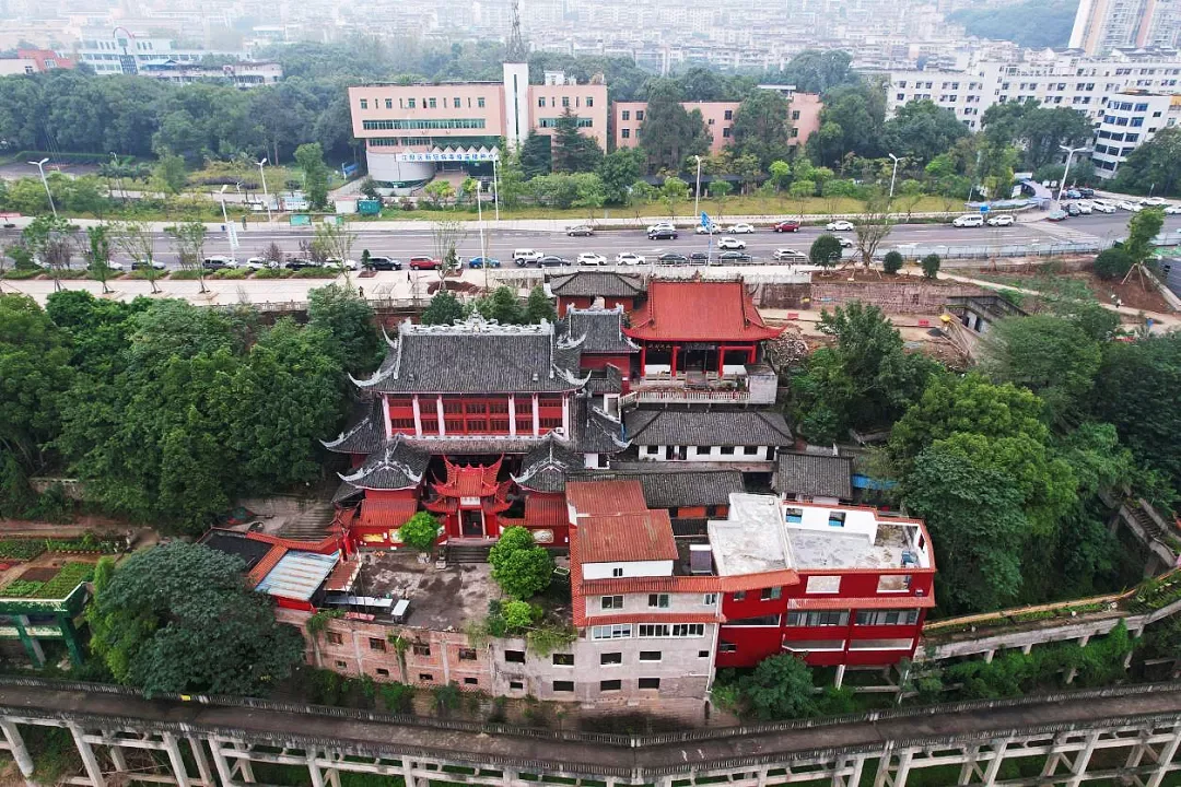 泸州也有一座建在悬崖上的“百年古寺”,你知道在哪里吗?